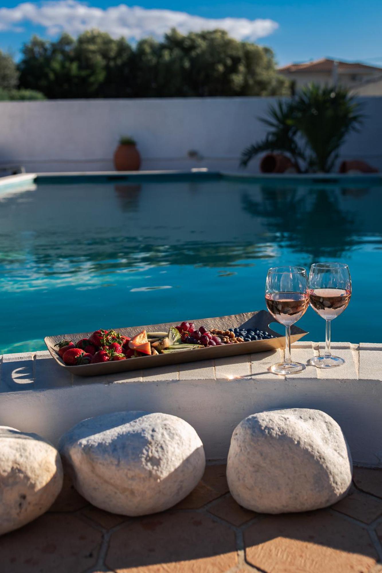 Lagonisi Luxury Escape Exterior photo